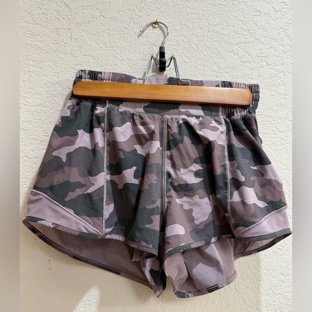 Lululemon Hotty Hot High-Rise Lined Short 2.5 size 4 Camo Misty Mauve - Picture 3 of 9